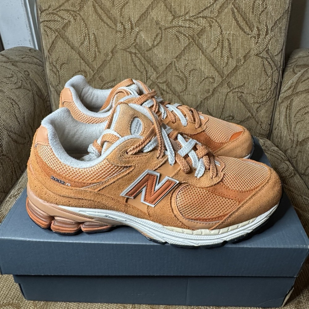Size 10.5 - New Balance 2002R Copper Infield Clay W/Box *Smoke Odor - Picture 4 of 9